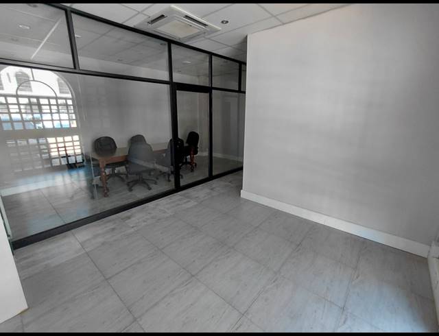 139M² OFFICE TO LET IN GRAND CENTRAL
